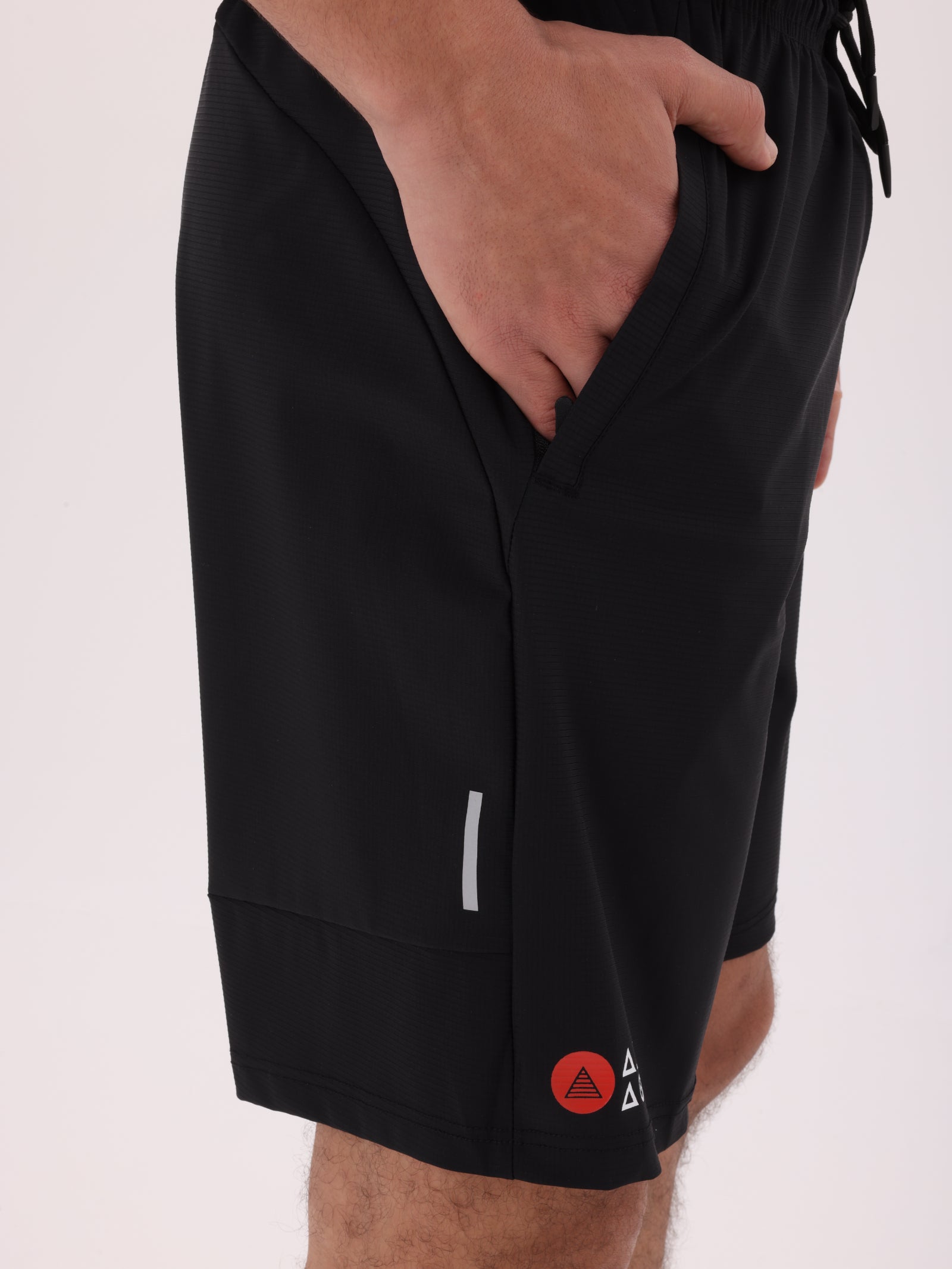CORE QUICK-DRYING SHORTS - BLACK