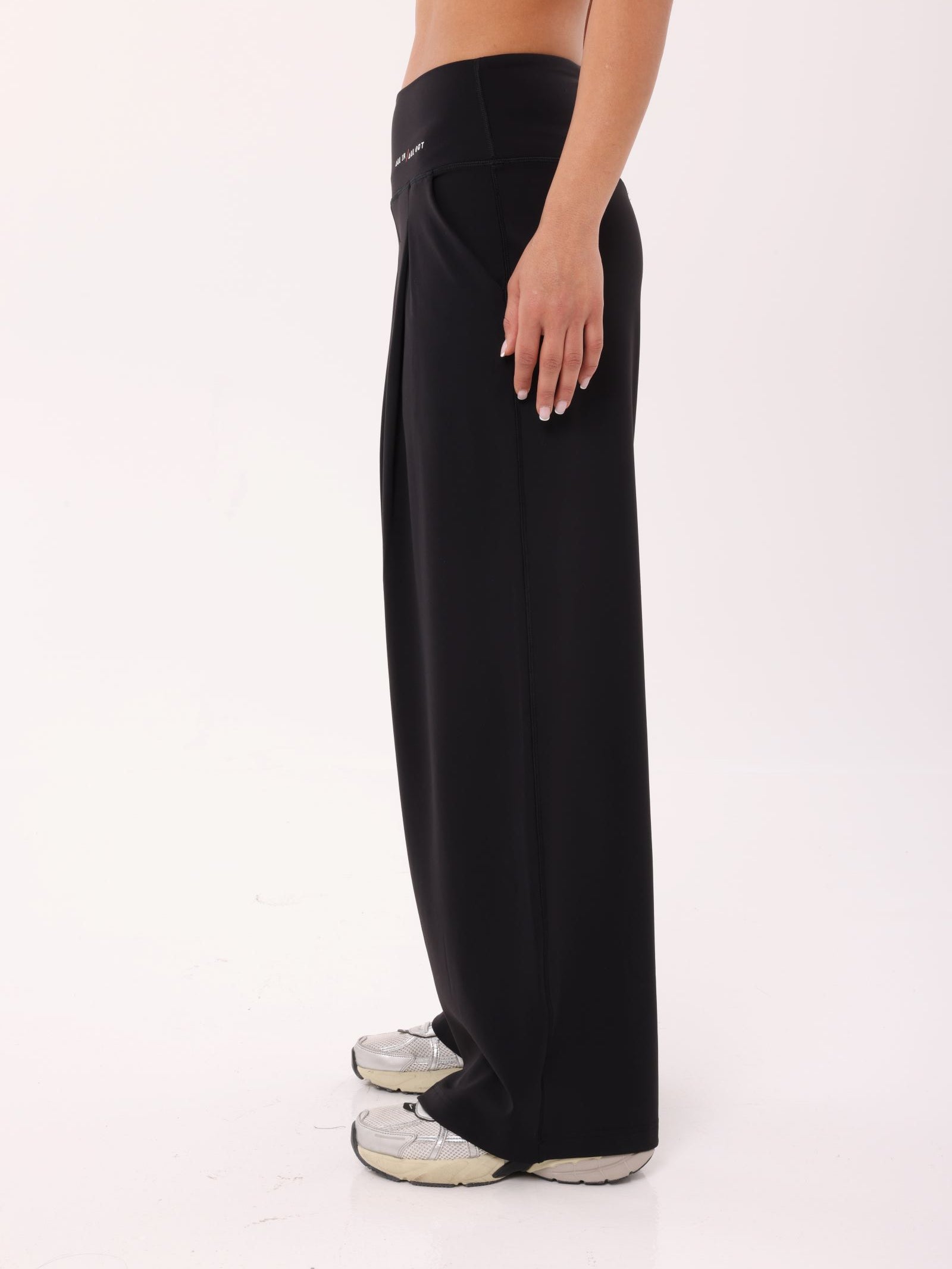 COMFORT WIDE PANTS - BLACK